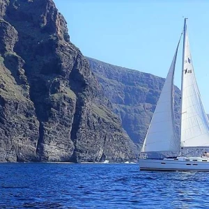 Pasigrožėkite nuostabiu kraštovaizdžiu nuo jachtos bavaria-41 denio