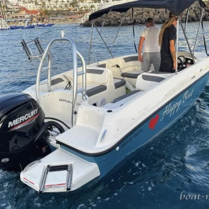 Laivas Tenerifėje be licencijos