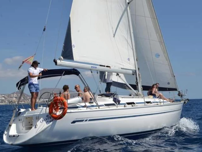 11 vietų jachta Bavaria 41