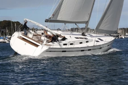 15 vietų erdvi jachta Bavaria 55