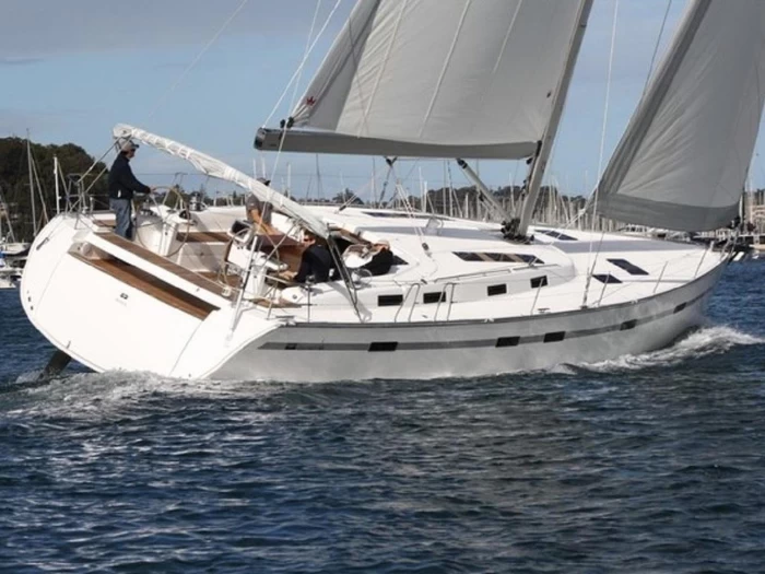 15 vietų erdvi jachta Bavaria 55