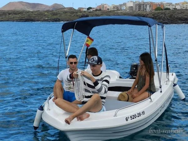 Valčių nuoma be kapitono Tenerifėje