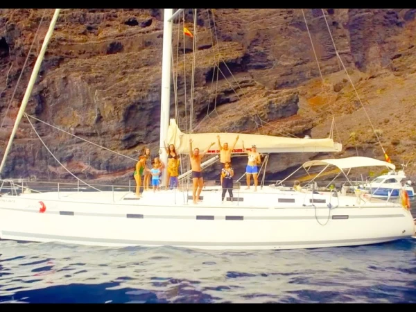 15 vietų erdvi jachta Bavaria 55